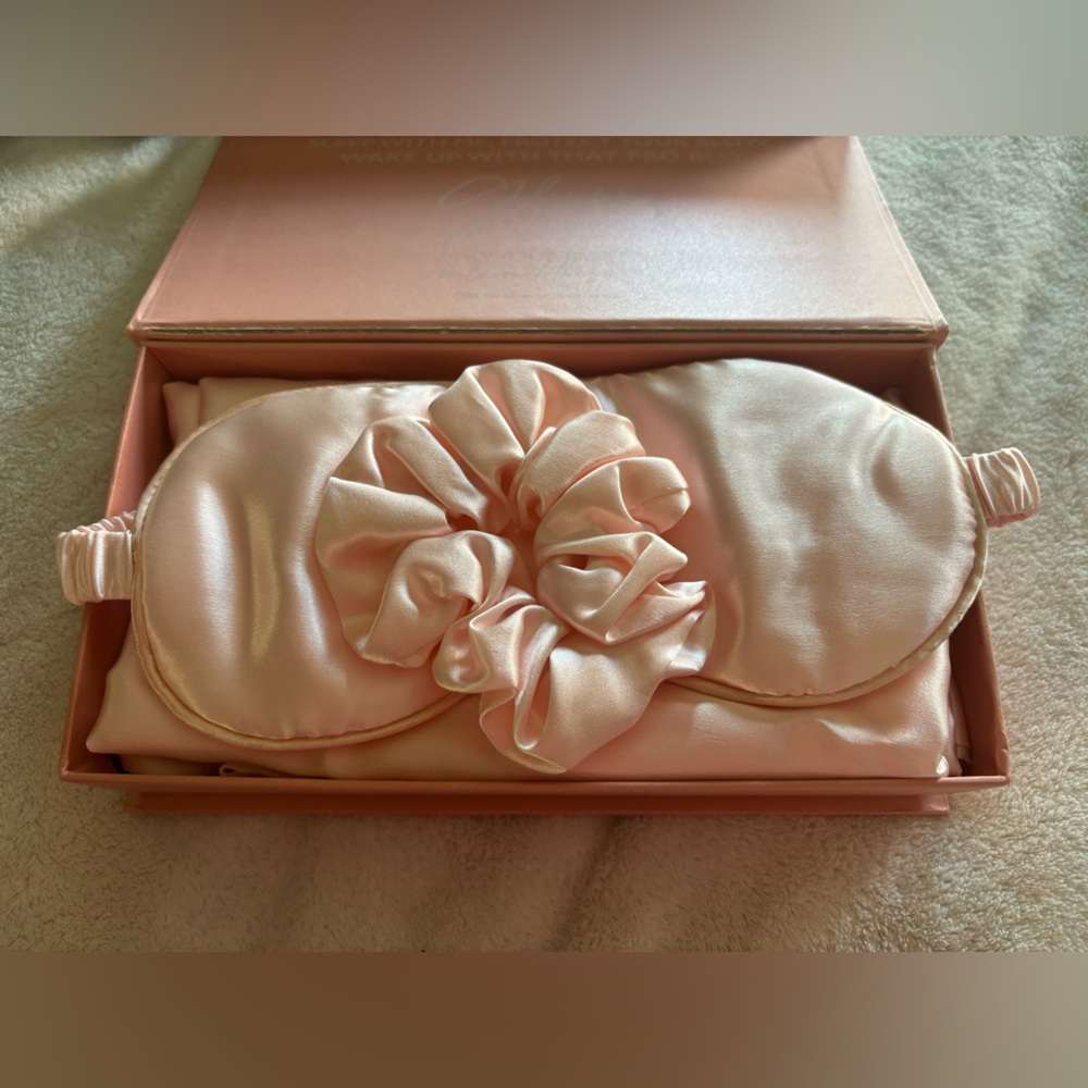 Pink Satin Sleep Mask -3 PC Set w. matching scrunchie & pillow case - Picture 3 of 5